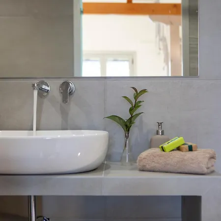 Main Street Loft דירה נידרי